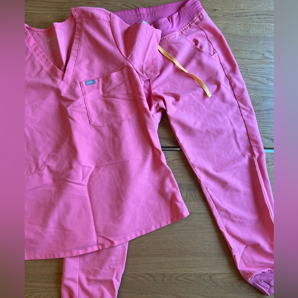 Figs scrub, pink, Top (s) bottom (s/p) flawless